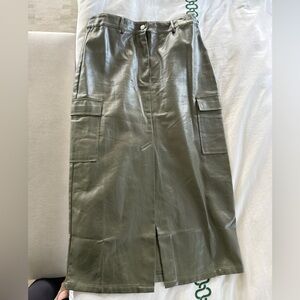 Gracia Khaki Green faux leather cargo midi skirt